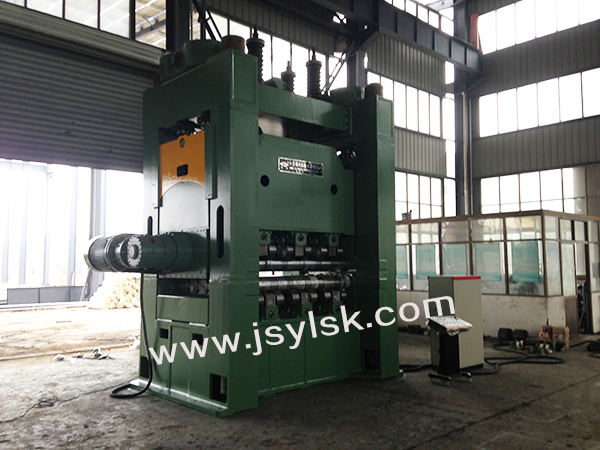 四(sì)重式中(zhong)厚闆校(xiao)平機