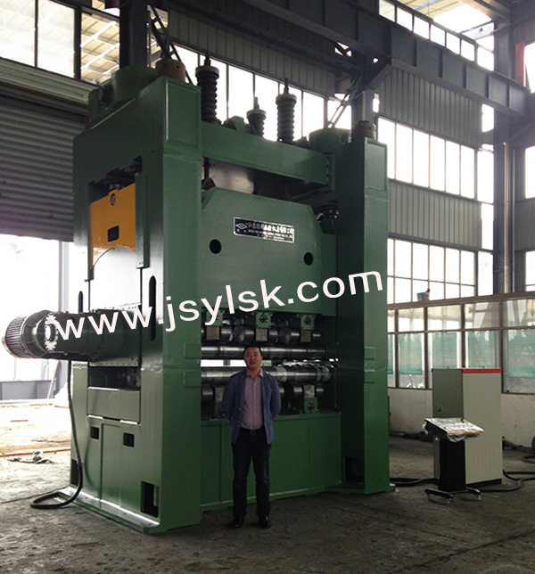 四(sì)重式中(zhōng)厚闆校(xiao)平機