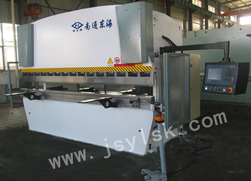 WE67Y-100/3200液(ye)壓折彎機