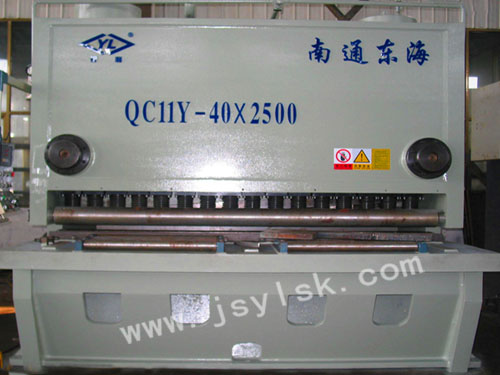 QC11Y-40*2500液壓閘式(shi)剪闆機