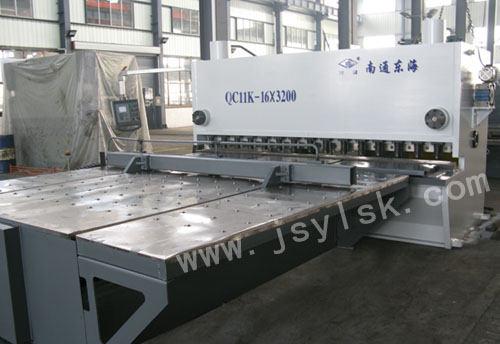 QC11K-16*3200數控(kong)閘式剪闆機
