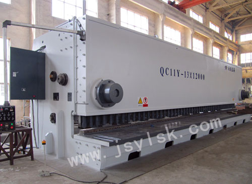 QC11Y-13*12000大型剪闆機(ji)