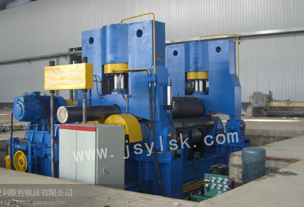 大(da)型上輥萬能(neng)式卷闆機