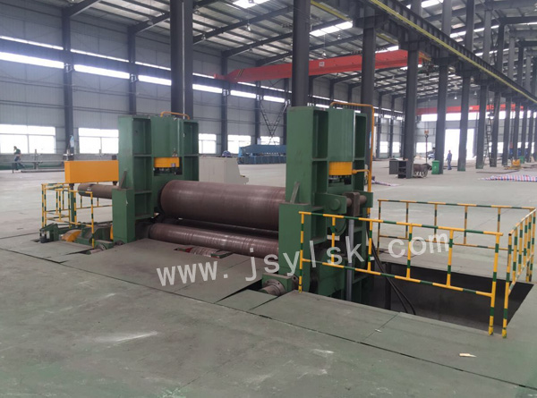 中(zhōng)小型上輥萬(wan)能式卷闆機(jī)