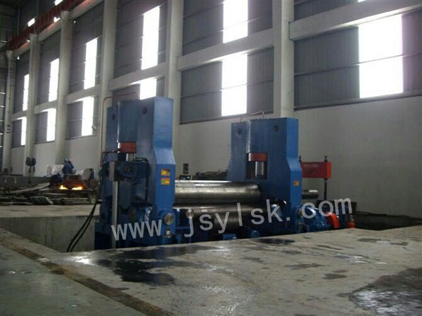 大(dà)型上輥萬(wan)能式卷闆(pan)機