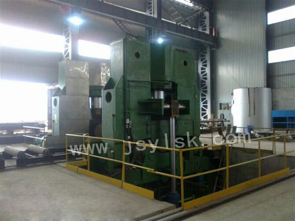 大(da)型上輥萬(wan)能式卷闆(pan)機