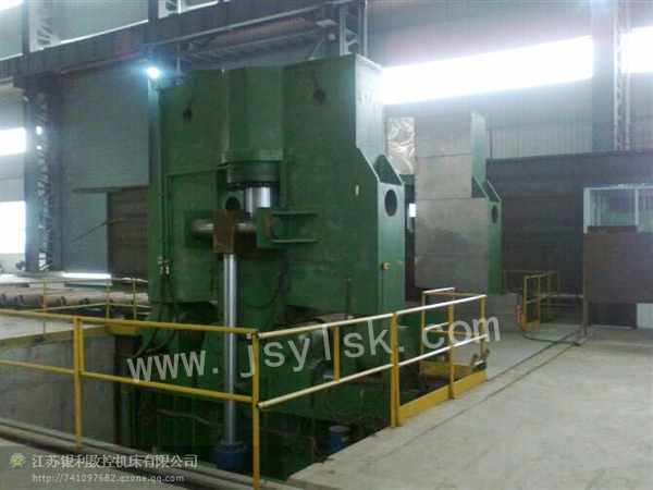 大(dà)型上輥萬(wàn)能式卷闆(pan)機