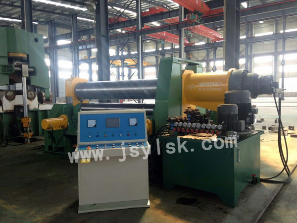 水(shuǐ)平下調卷闆機(jī)