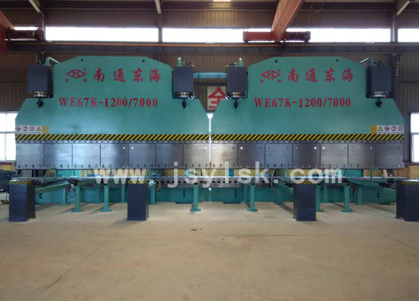 WC67Y/E系列(liè)雙機聯動折彎機(ji)
