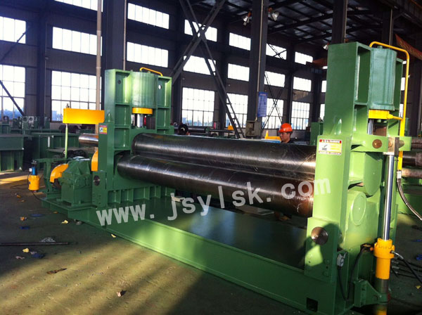 液(yè)壓三輥對(dui)稱式卷闆(pǎn)機