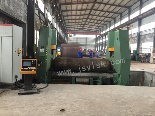 大(dà)型上輥萬能(néng)式卷闆機