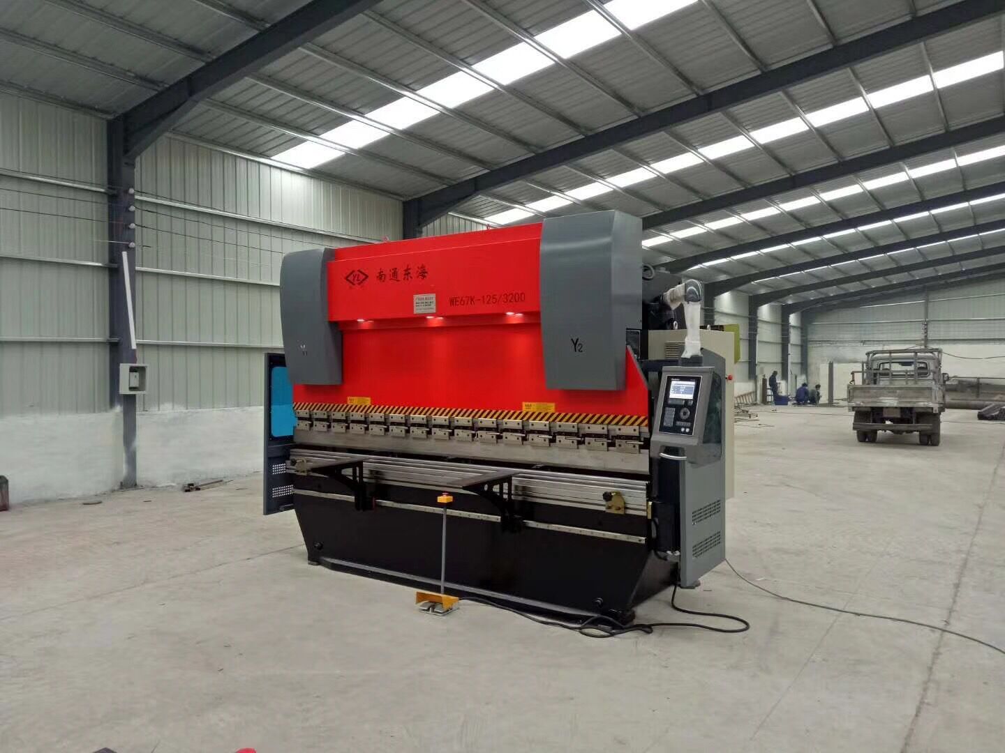 東海數控(kòng)折彎機