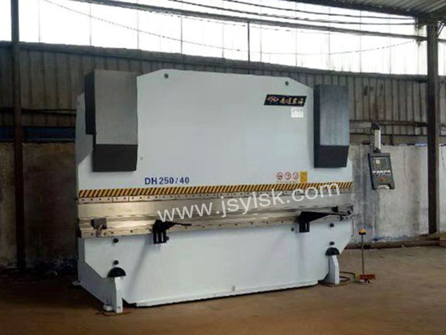 WC67Y-40/2000液壓折(she)彎機