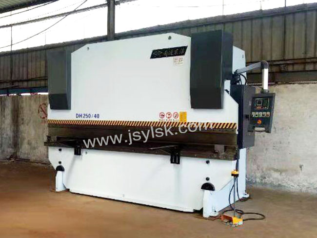 WC67Y-40/2000液壓折(shé)彎機