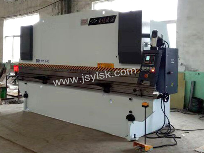 WC67Y-125/4000液壓折(she)彎機