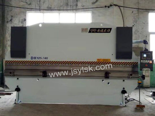 WC67Y-125/4000液壓闆料(liao)折彎機