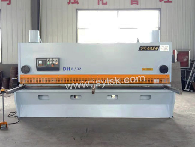 QC11Y-8*3200液(yè)壓剪闆機(jī)