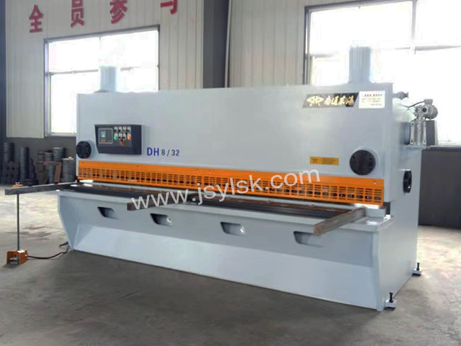 QC11Y-8*3200液(yè)壓剪闆機(ji)