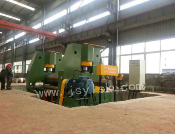 大型上(shàng)輥萬能式卷闆(pǎn)機