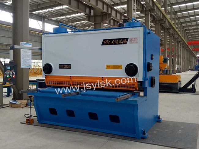 QC11Y-30*2500剪(jiǎn)闆機